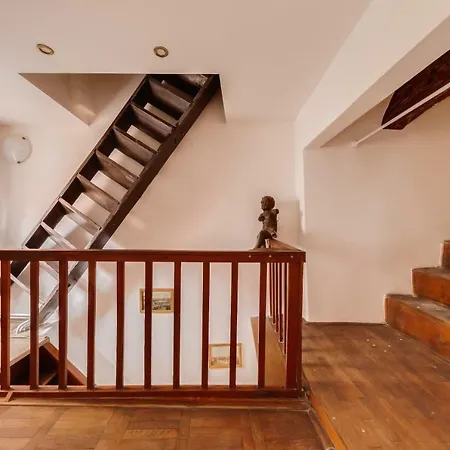Charles Bridge Blind Street House *