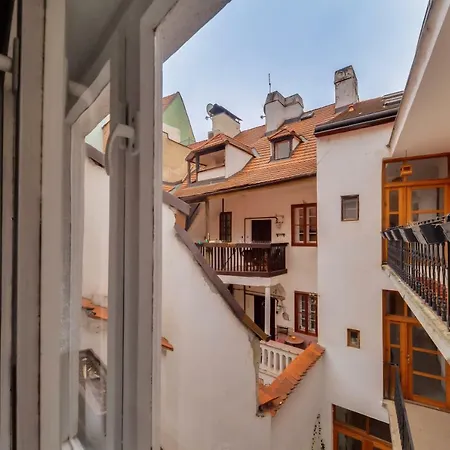 Charles Bridge Blind Street House * Prag