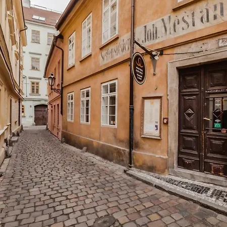 Charles Bridge Blind Street House *