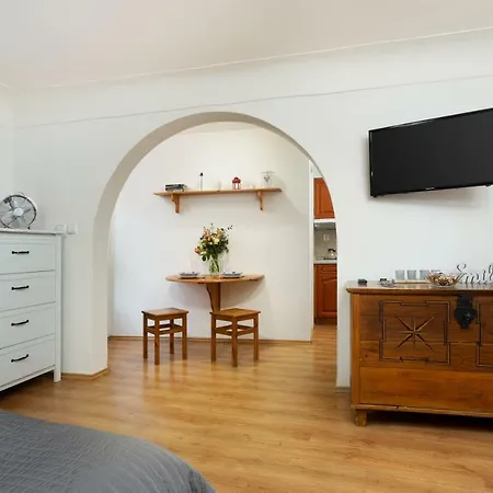 Charles Bridge Blind Street House *
